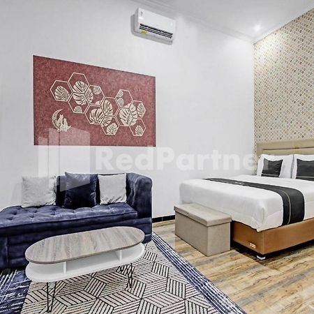 House N Coffee 55 Temanggung Redpartner Hotell Exteriör bild
