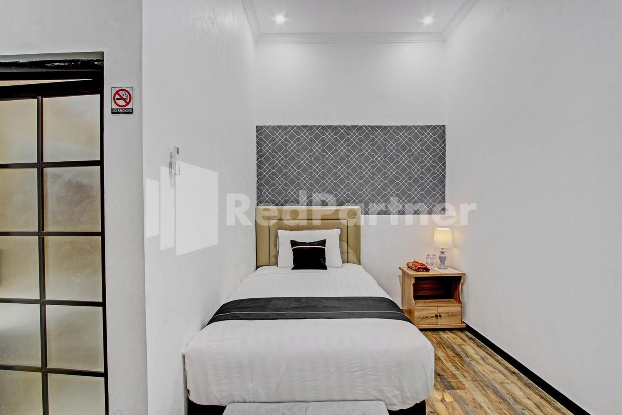 House N Coffee 55 Temanggung Redpartner Hotell Exteriör bild
