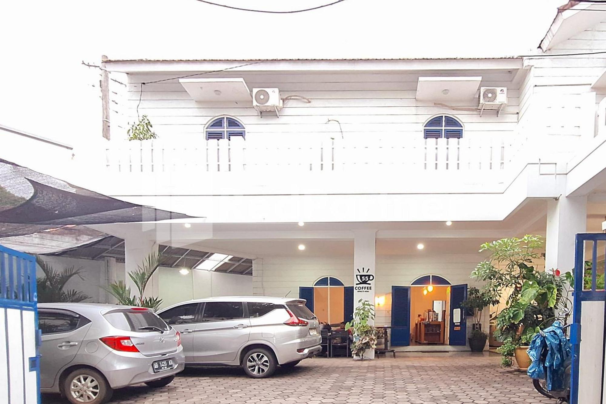 House N Coffee 55 Temanggung Redpartner Hotell Exteriör bild